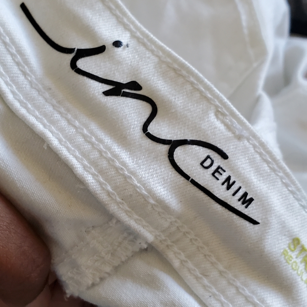 White denim jeans
